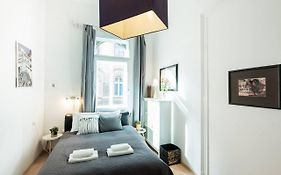 Cosy And Central Apartment With 4 Bedrooms And A/C