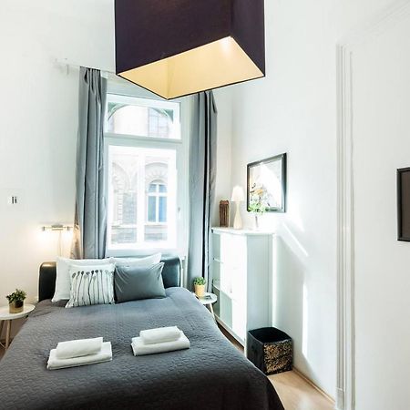 Cosy And Central Apartment With 4 Bedrooms And A/C Budapeszt Zewnętrze zdjęcie