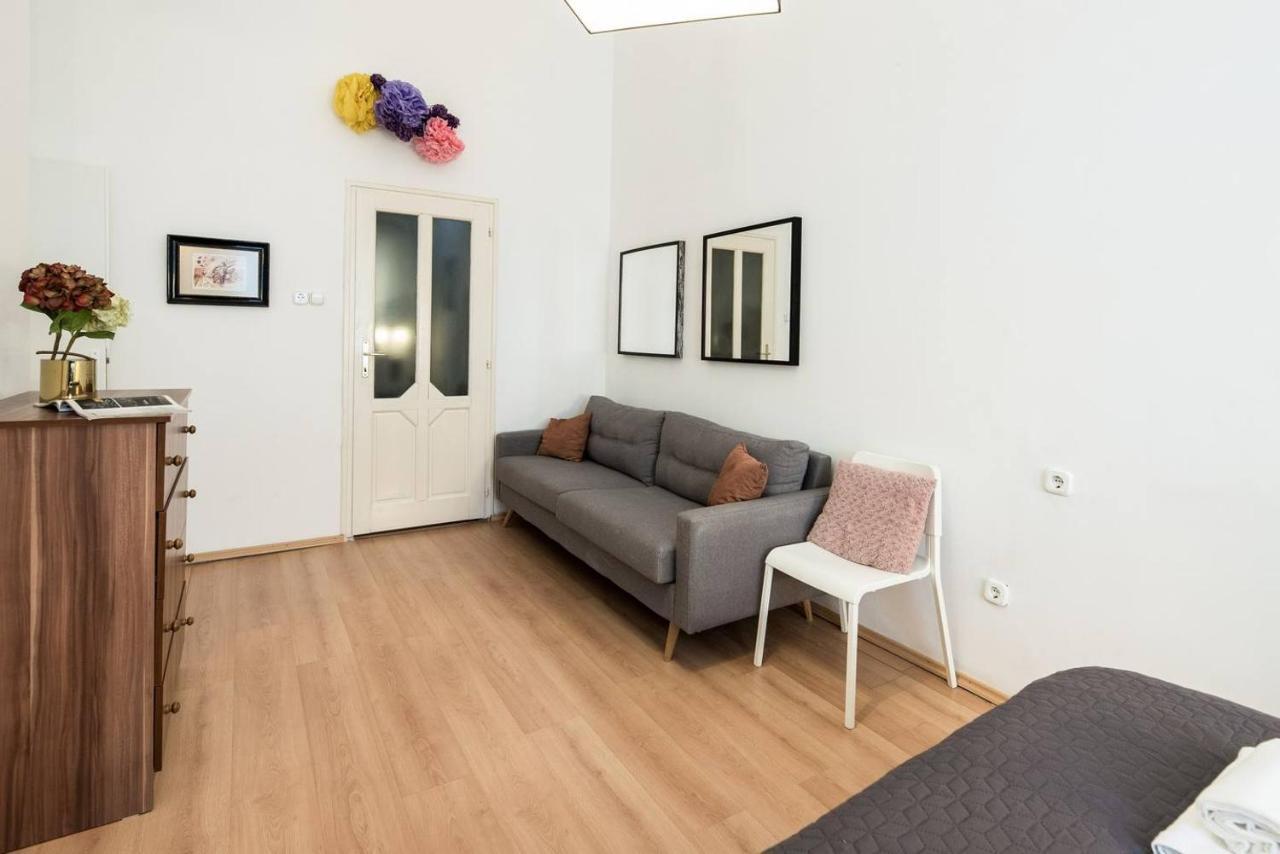 Cosy And Central Apartment With 4 Bedrooms And A/C Budapeszt Zewnętrze zdjęcie