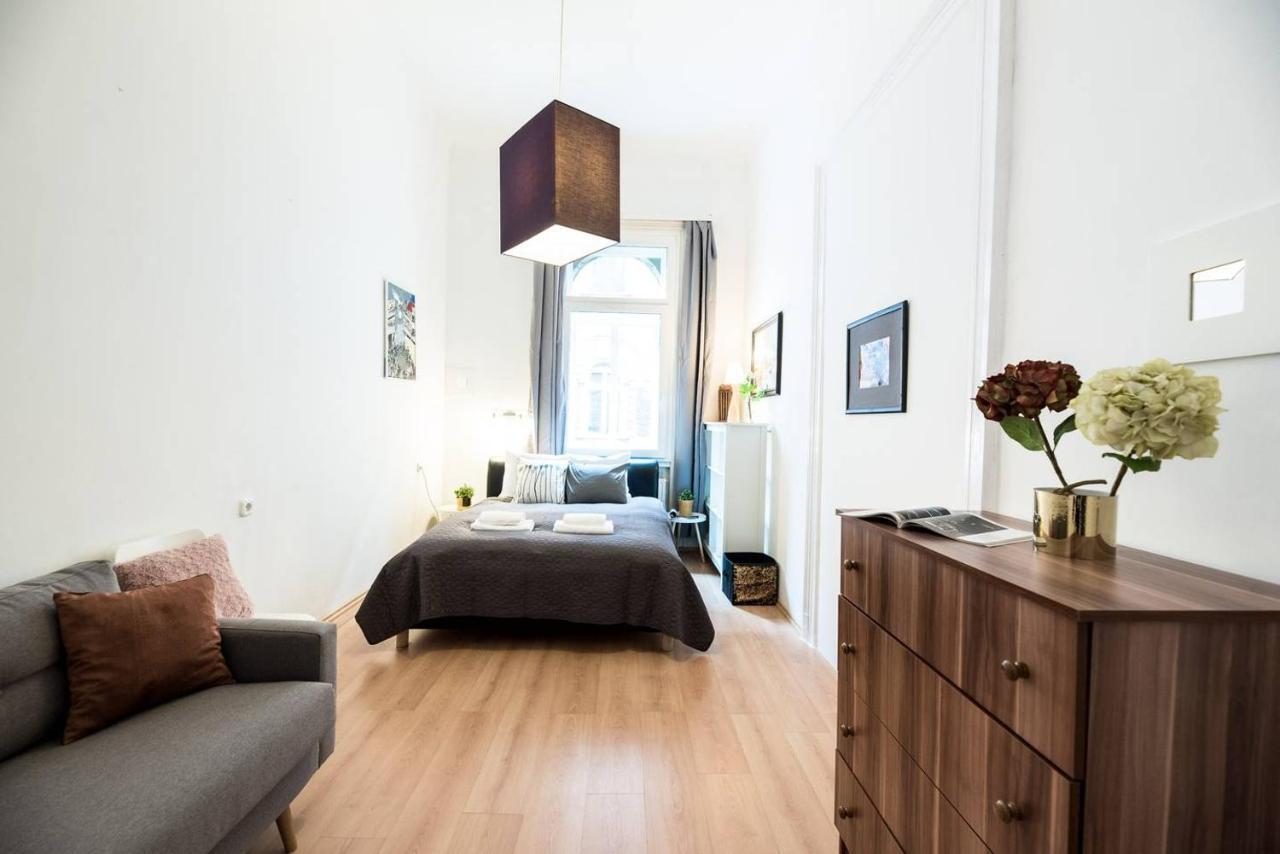 Cosy And Central Apartment With 4 Bedrooms And A/C Budapeszt Zewnętrze zdjęcie