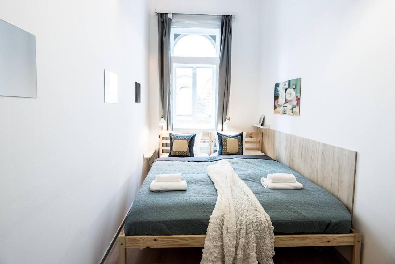 Cosy And Central Apartment With 4 Bedrooms And A/C Budapeszt Zewnętrze zdjęcie