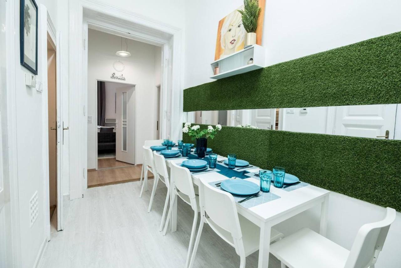Cosy And Central Apartment With 4 Bedrooms And A/C Budapeszt Zewnętrze zdjęcie