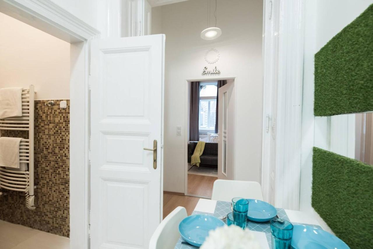 Cosy And Central Apartment With 4 Bedrooms And A/C Budapeszt Zewnętrze zdjęcie