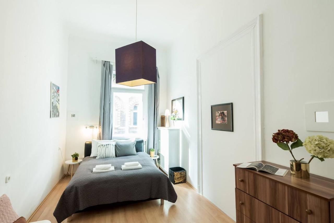 Cosy And Central Apartment With 4 Bedrooms And A/C Budapeszt Zewnętrze zdjęcie